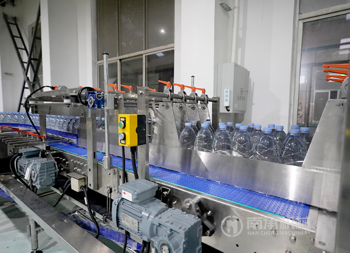 Automatic Heat Shrink Wrapping Machine Automatic Heat Shrink Wrapping Machine