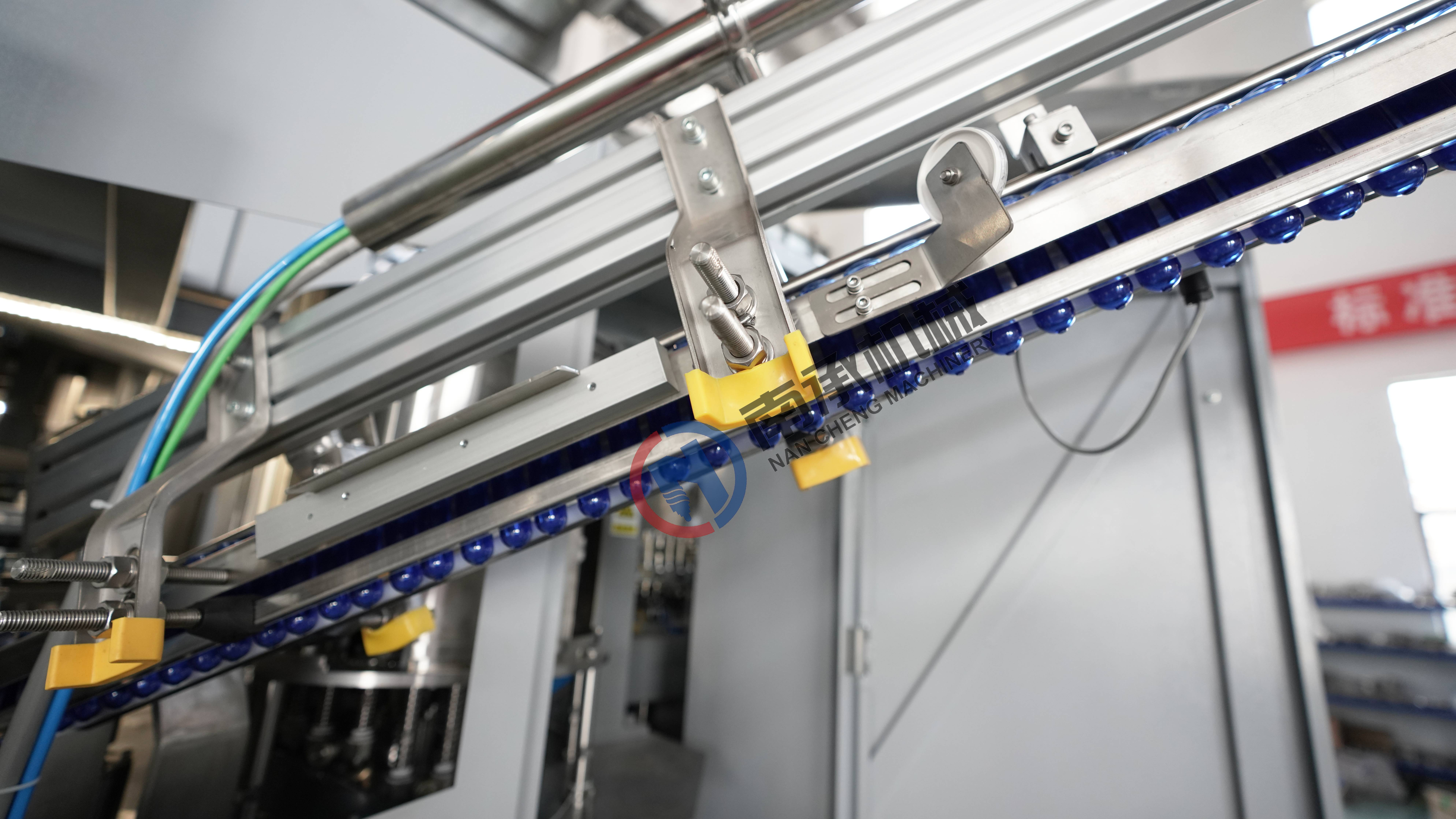 Combi Block Blowing-Filling-Capping Machine
