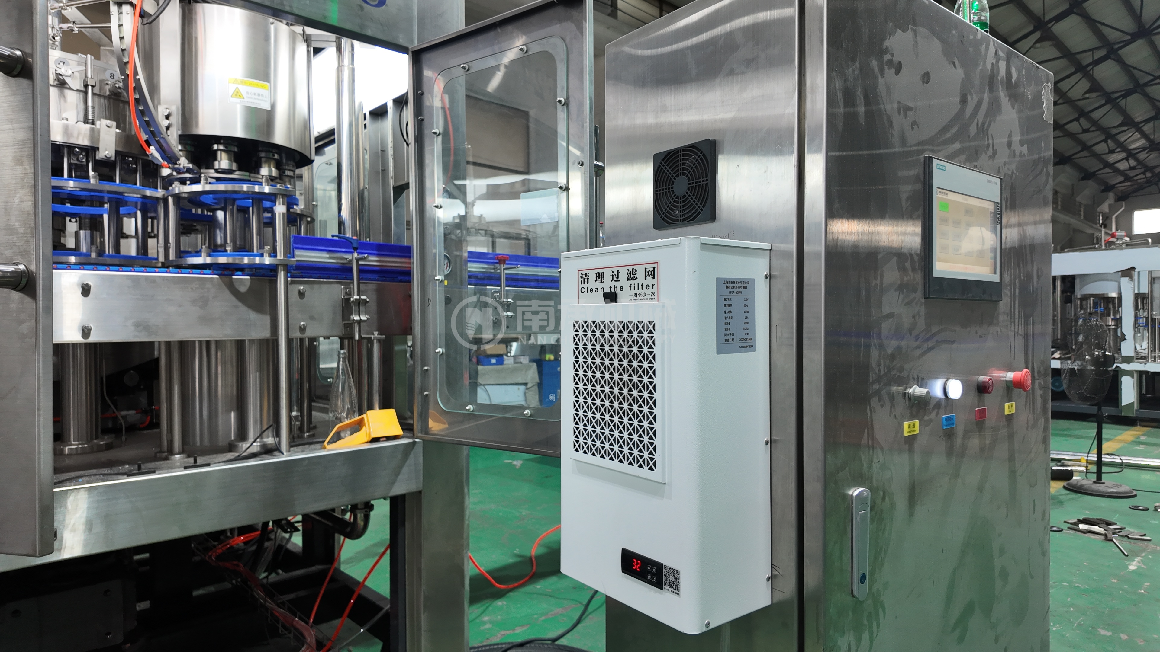 Glass Bottle Carbonated Drink Filling Machine-plc