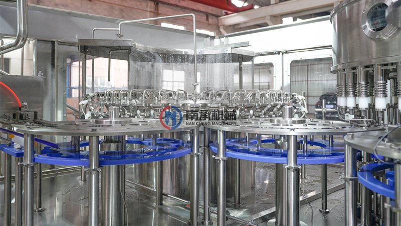 PET-Bottle-Filling-Machine